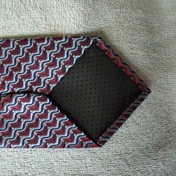 Insignia Martin Wong Mens Tie 100% Silk Red/Blue 59 inch - Picture 3 of 5